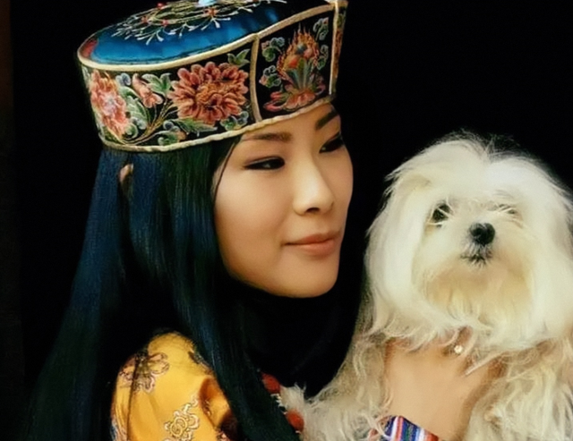 不丹二公主下嫁平民被甩很落魄还是妹妹有眼光嫁得好过得也好