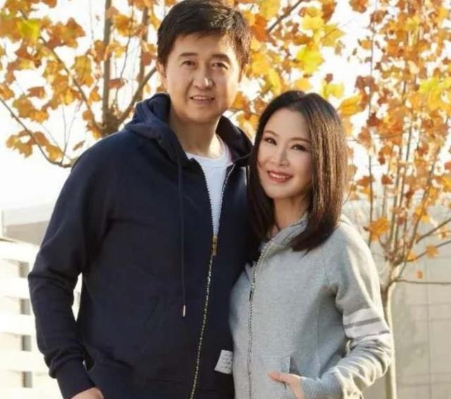 55岁付笛声太消瘦皮肤松弛皱纹横生与小2岁妻子任静似两代人