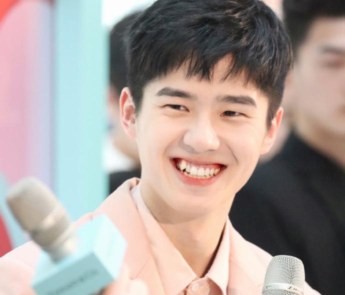 有漂亮虎牙的女星只服这5位灵气逼人磨掉做烤瓷牙的是咋想的