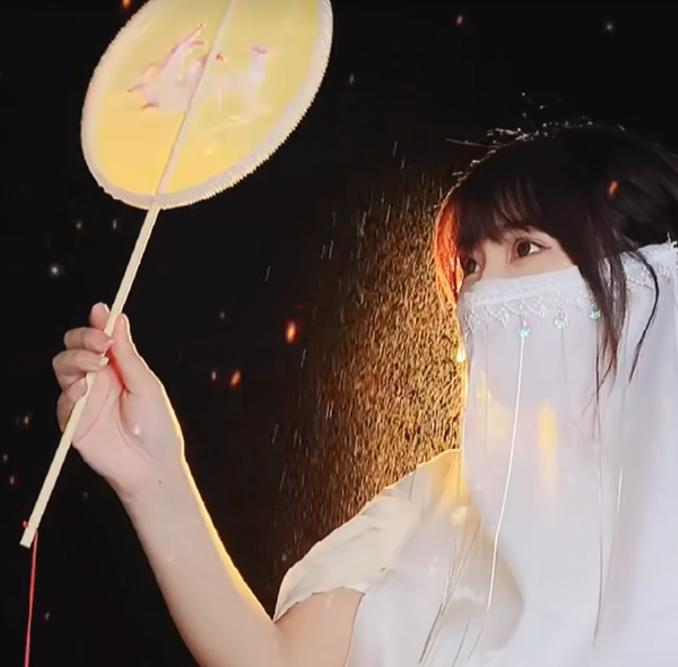 林晚晚cos原神神里绫华却因为没有戴美瞳被批不专业