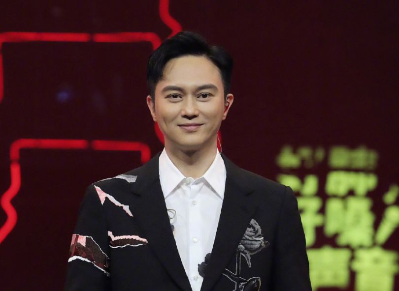 张智霖的姐和舅父在香港也是著名演员,很多明星都和张智霖家有着非常