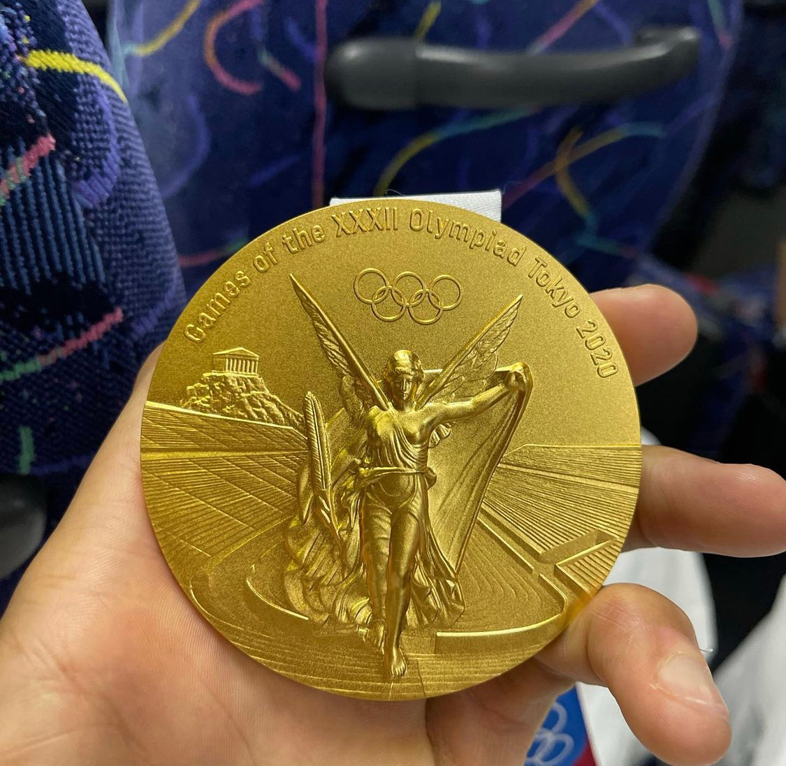 麦基在社交媒体,晒出奥运男篮金牌