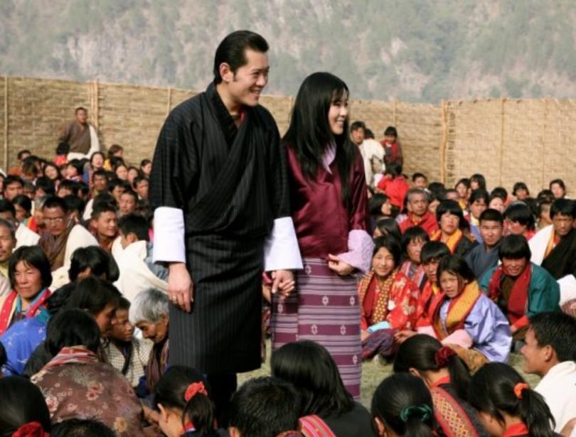 她的容貌尽管比不上姐姐索南公主,但是也不差,标致