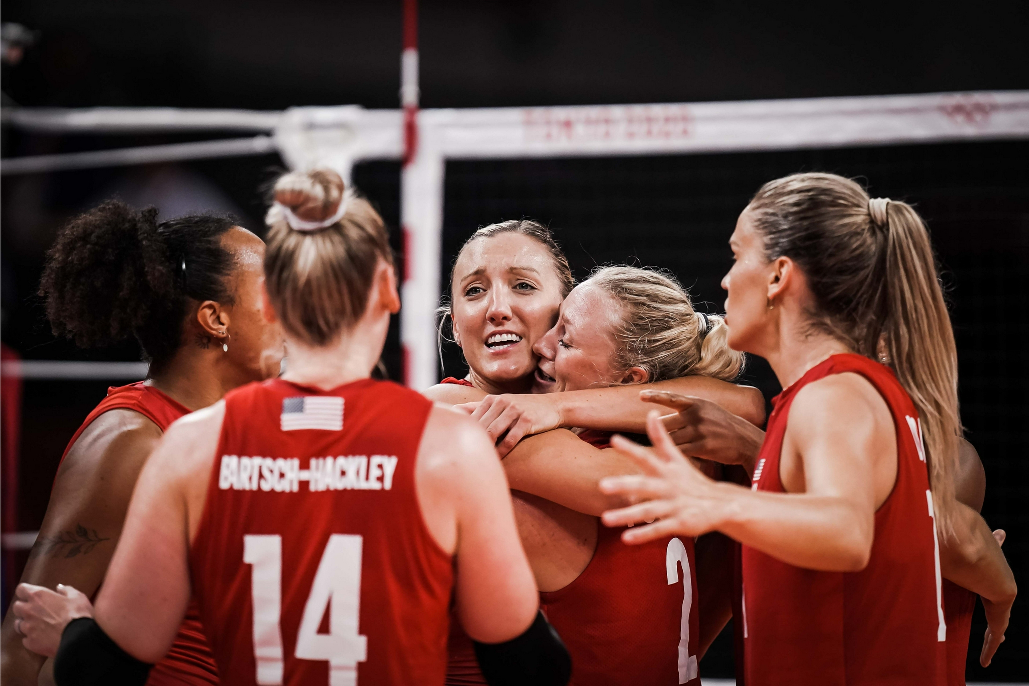 3比0完胜巴西!美国女排首夺奥运金牌