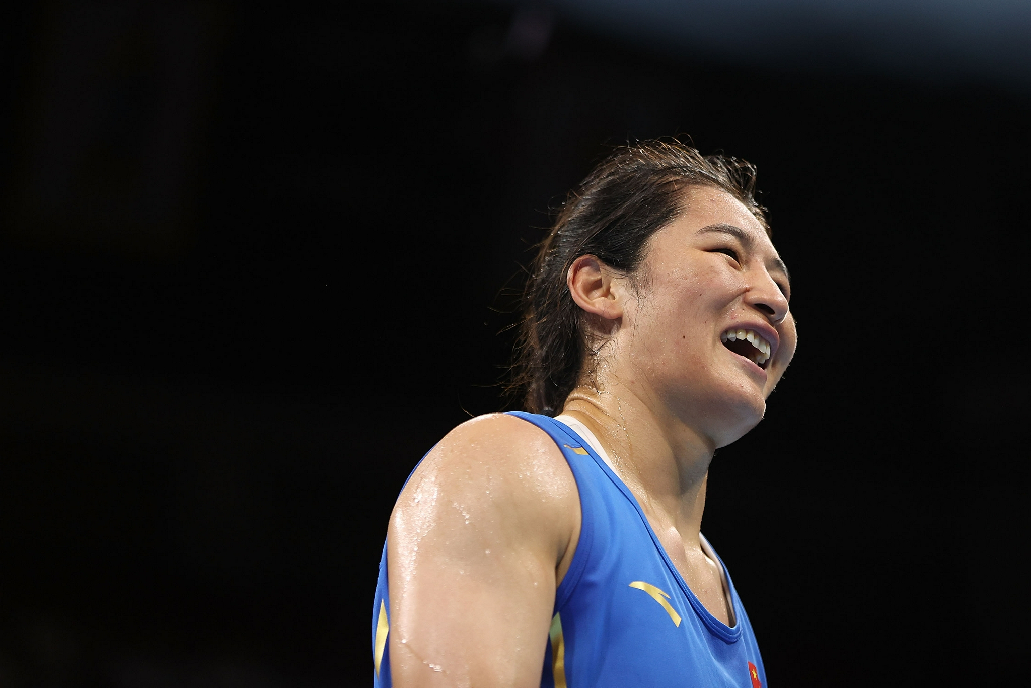 拳击女子75公斤级中国选手李倩获得银牌