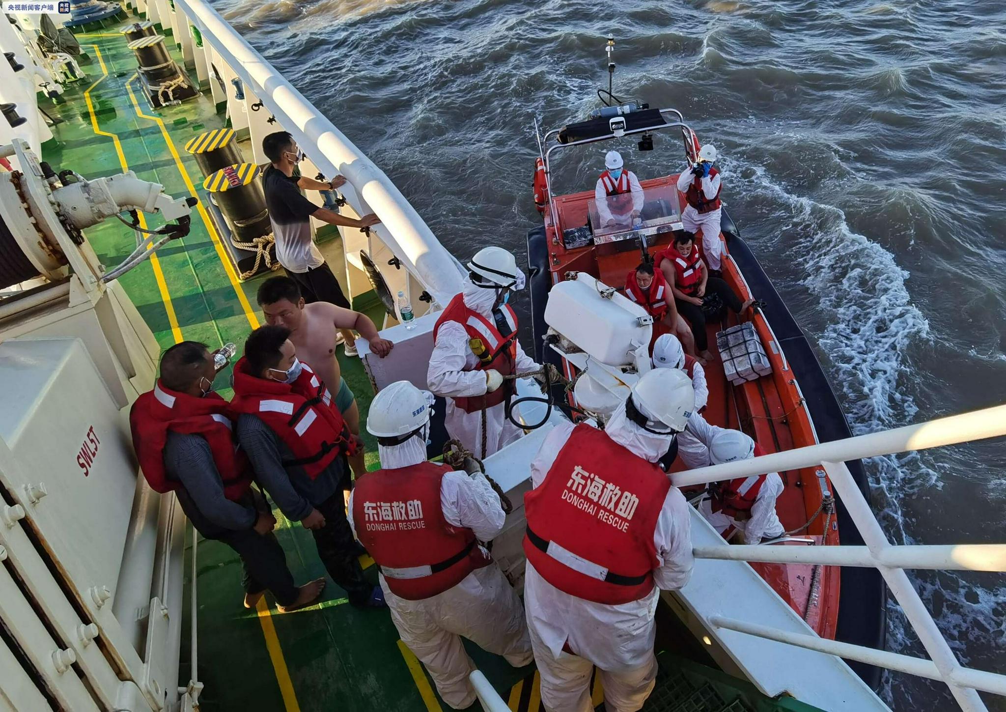长江口一渔船触礁沉没致21人遇险 人员均已获救休闲区蓝鸢梦想 - Www.slyday.coM