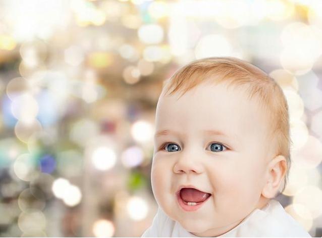 宝宝展露笑容分阶段，在4个月时冲你甜甜的笑，才是真的认出妈妈