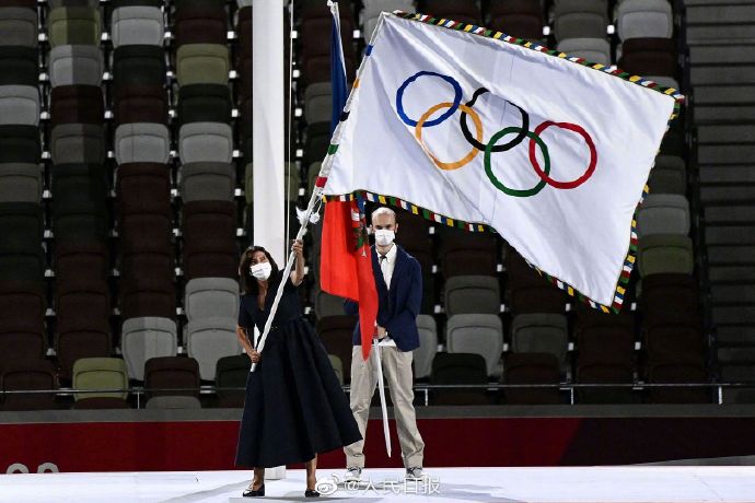 东京巴黎交接奥运旗帜，夏季奥运会正式进入巴黎时间