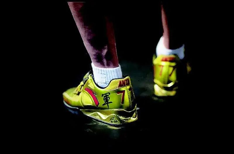 安踏为吕小军定制的“吨位鞋”   图源：安踏官方微博