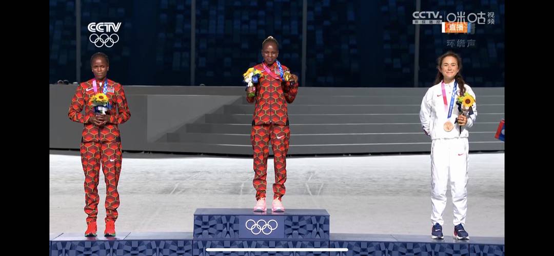 直击东京奥运会闭幕式:男女马拉松颁奖仪式两次奏响肯尼亚国歌