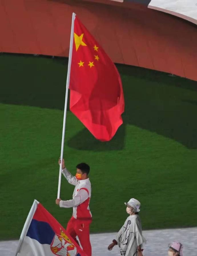 东京奥运会闭幕式开始苏炳添举国旗出场