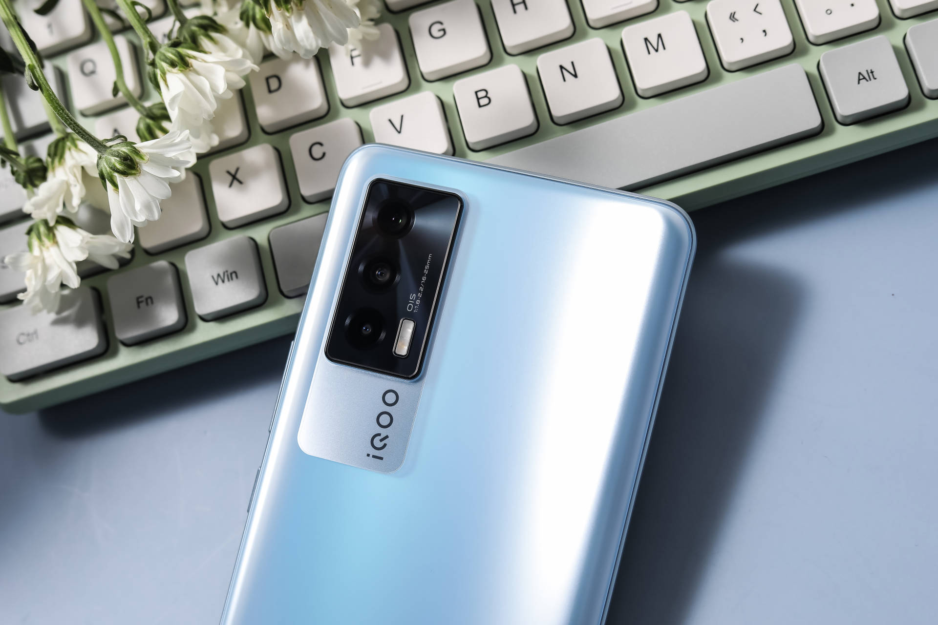 这才是骁龙870旗舰的完全体iqooneo5的独显芯片有大作用