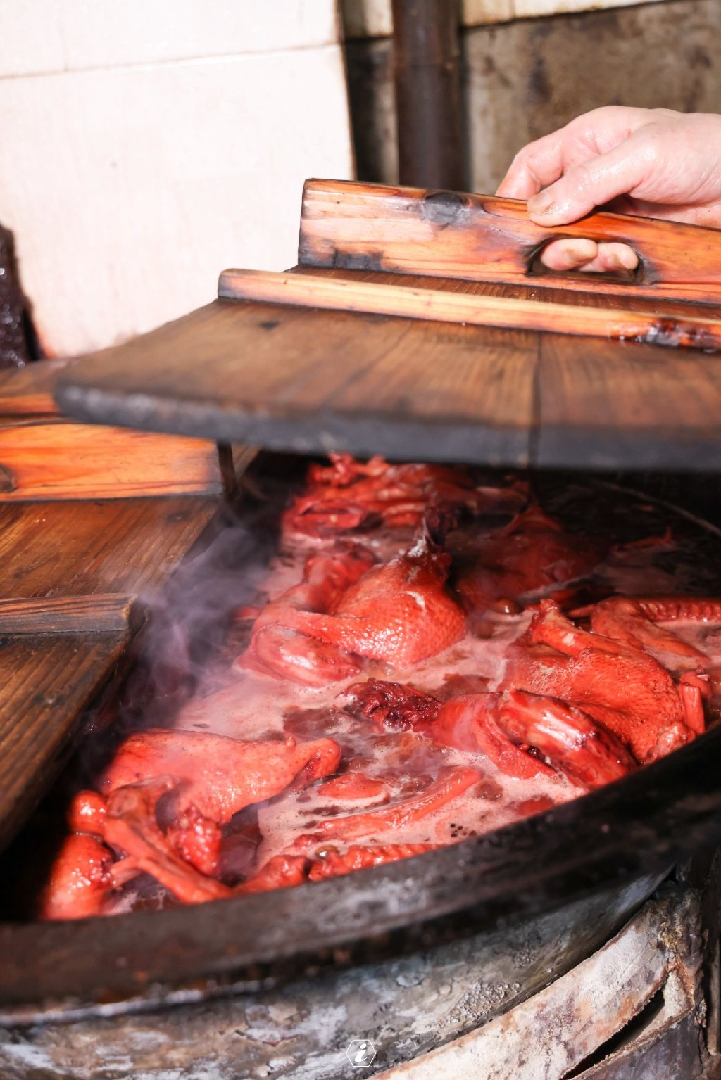 周市爊鸭店:"一家爊煮,满街飘香"