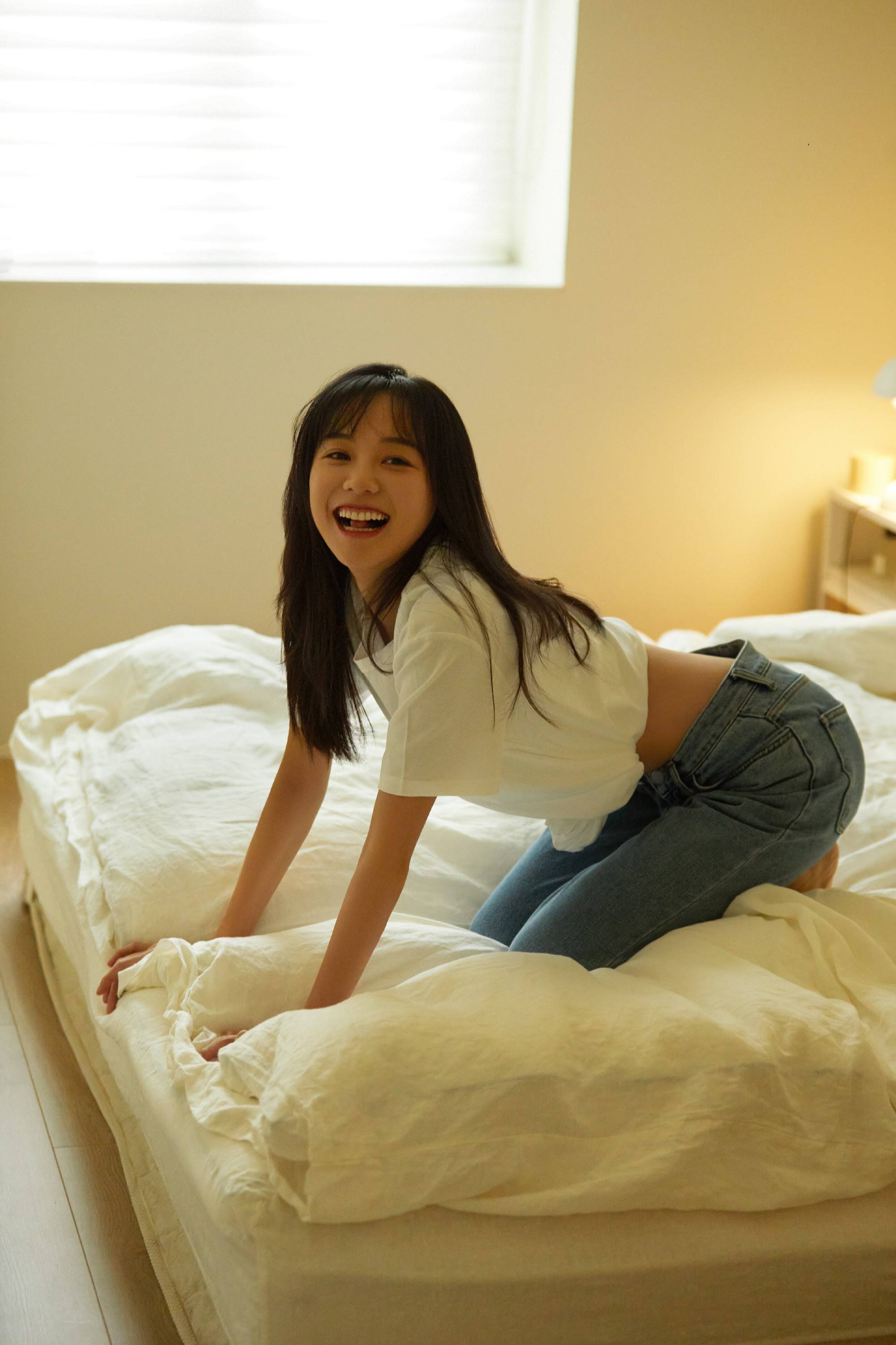 胡意旋写真独有氛围感落日调彰显静谧舒适