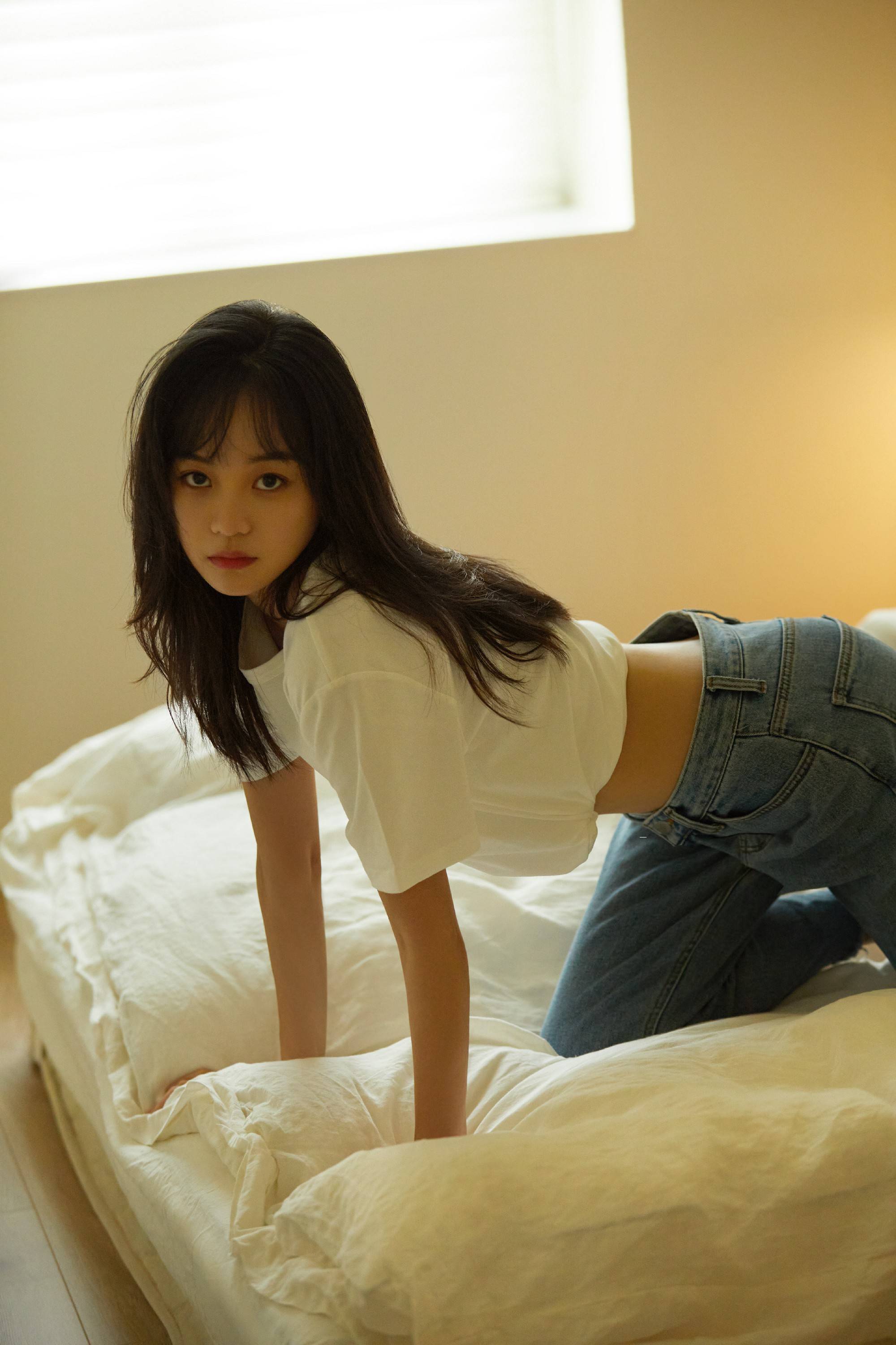 胡意旋写真独有氛围感落日调彰显静谧舒适