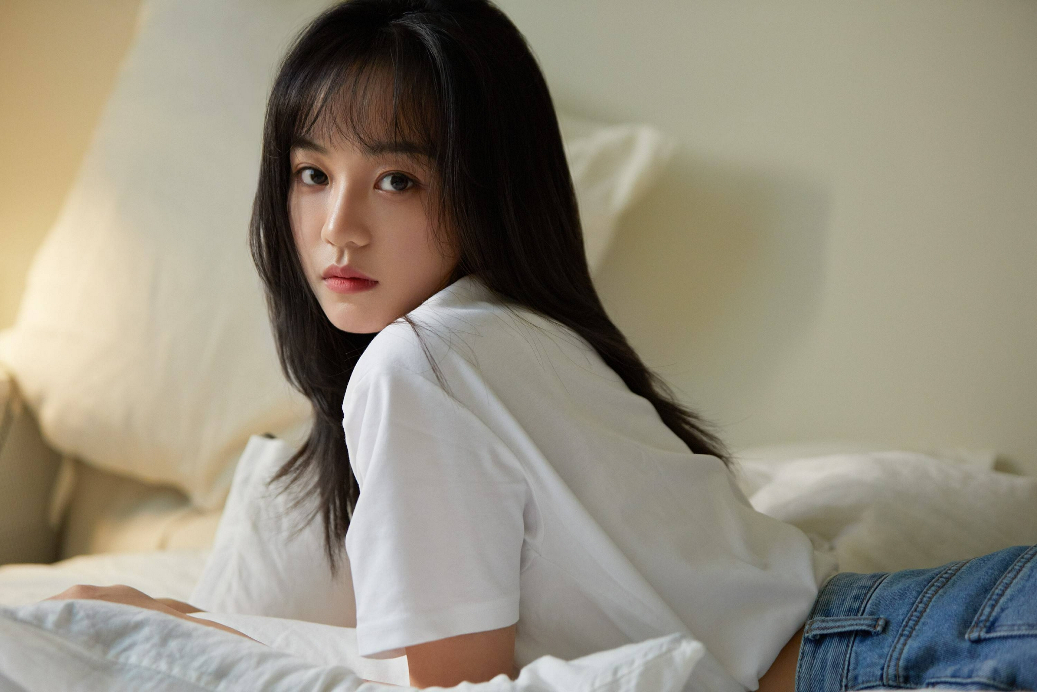 胡意旋写真独有氛围感落日调彰显静谧舒适