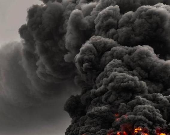 科威特轮胎着火太空都能看到浓烟,或引发全球灾害,为何还不扑灭