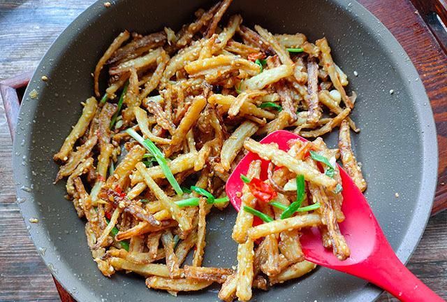 【干煸炸藕丝】