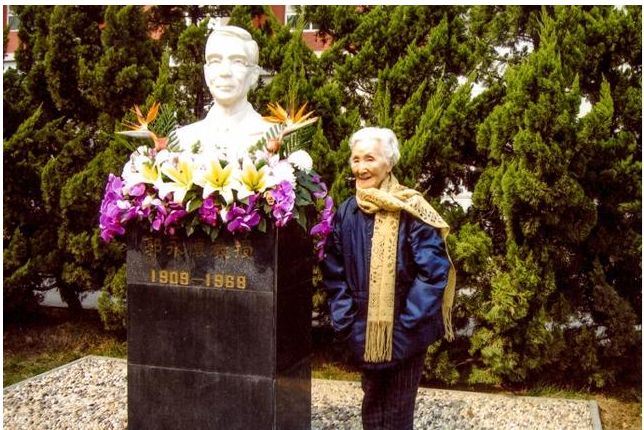 她被称为先生,和爱人的名字被命名为两颗行星,全世界唯一|李佩|李佩珍