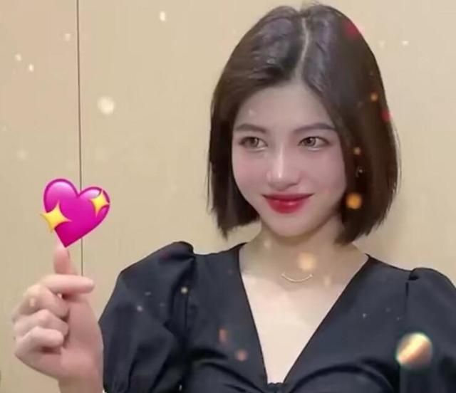 人气陷入瓶颈后万小七也开始做陪玩要价520一小时无人点单