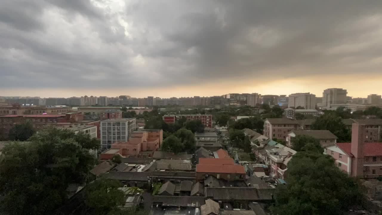 延时摄影|暴雨欲来云满天!带你回看北京骤雨前的风起云涌_新浪新闻