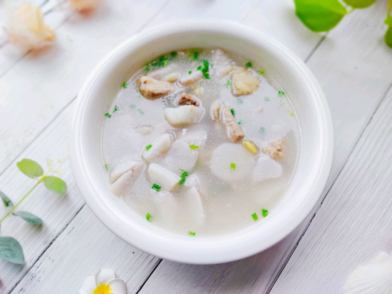 想不想喝软糯鲜香芋头排骨汤,想的话,就快来和我学上几招吧