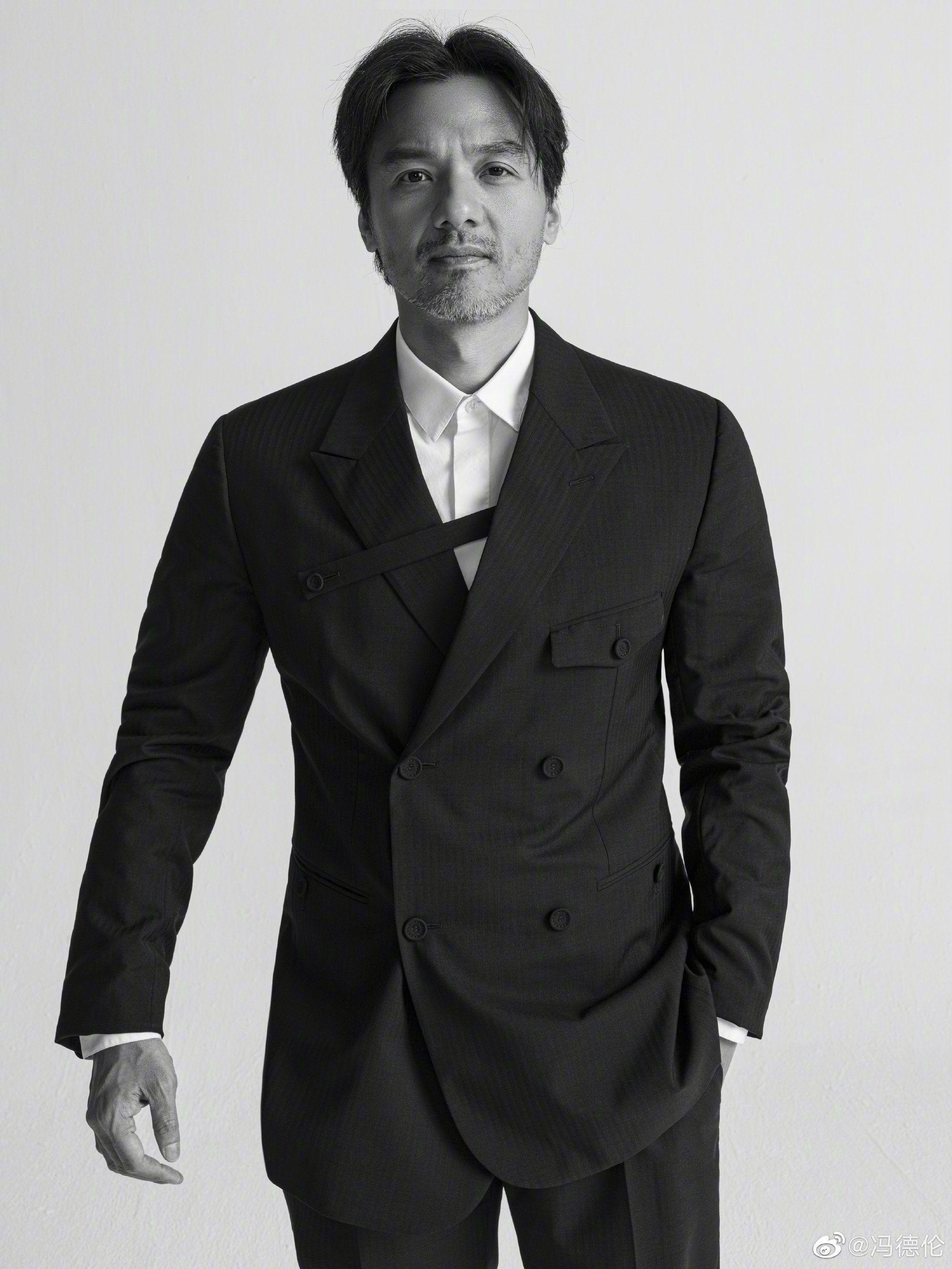 舒淇晒照秀恩爱47岁冯德伦胡子花白难掩帅气还被误会当爸了