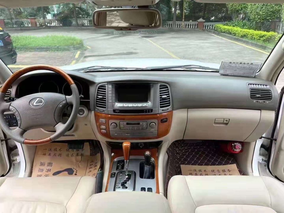 2008年雷克萨斯lx470售价11万,提升车辆的公路性能以及行驶质感