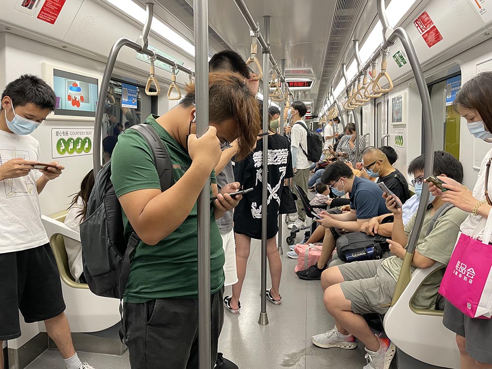 记者体验上海地铁弱冷车厢3号线温差大12号线不明显