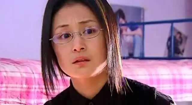 和谢大脚相同,刘佩云也是坚韧的,美丽的,泼辣的,生活的磨难她咬牙硬抗