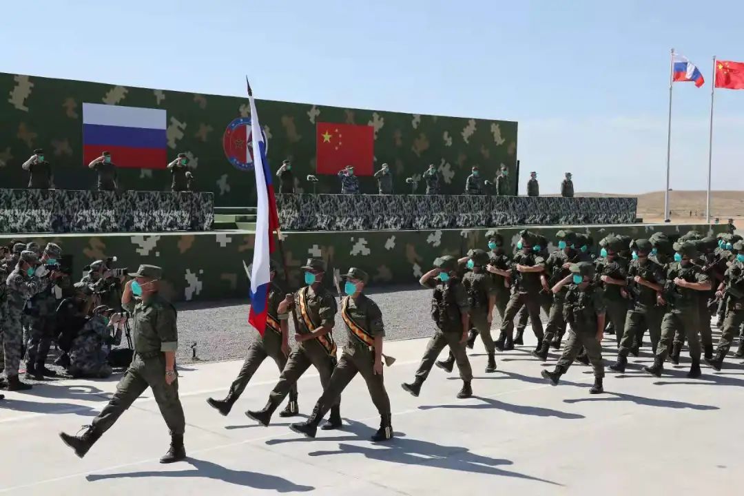 "西部·联合-2021"演习开始,中俄两军参演官兵接受检阅|王卫东|宁夏