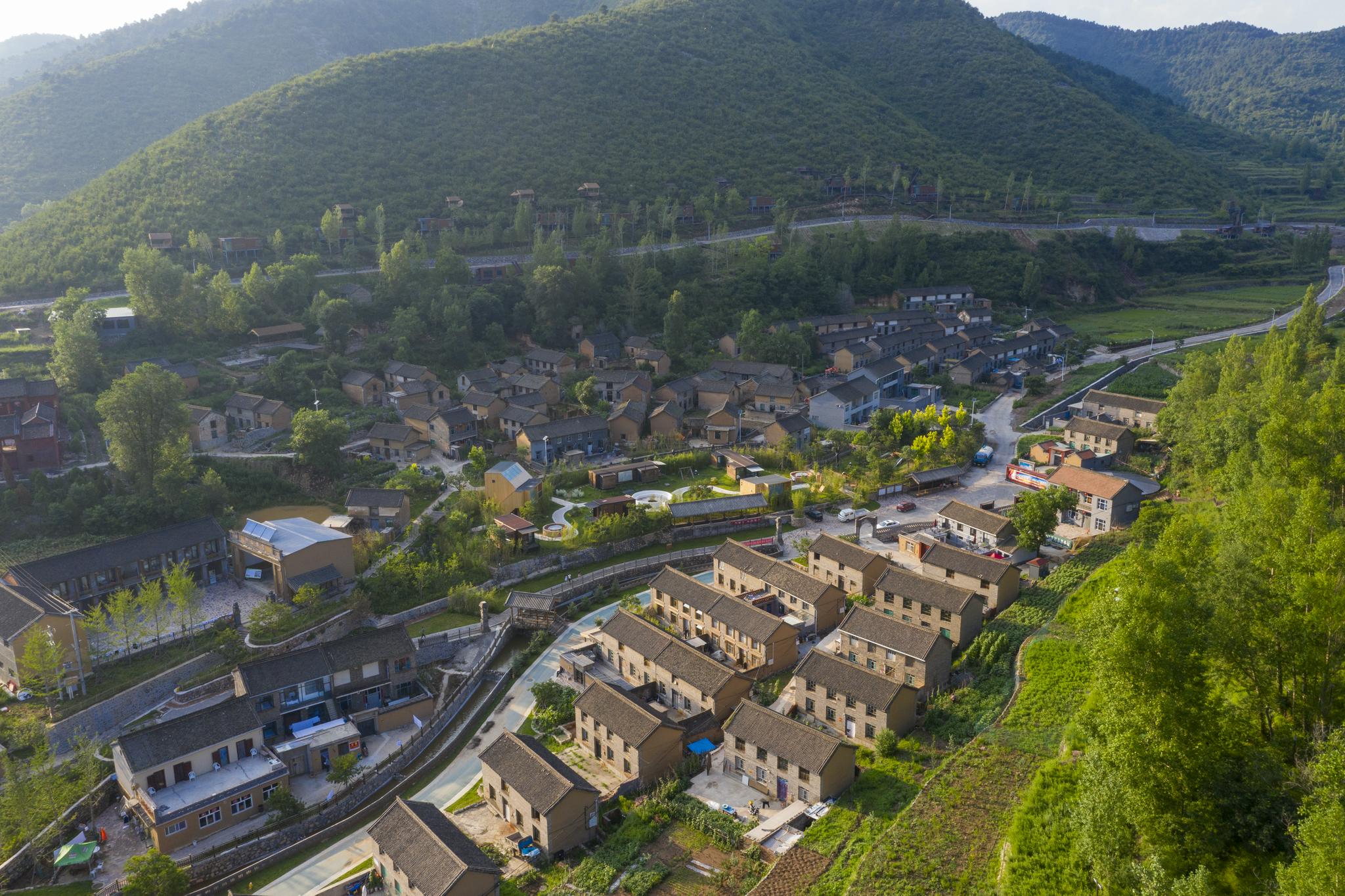 陵川县松庙村依靠丰富的生态资源和便利的交通条件发展旅游产业.