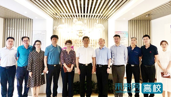 北京市国有资产经营有限责任公司副总经理张兴胜,资产管理部部门经理