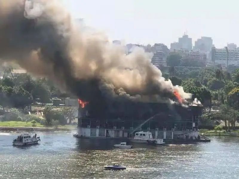 突发！豪华游轮大火！“从很远的地方都能看到”