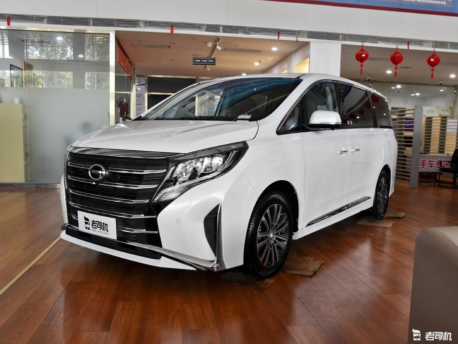 霸气mpv 小哥带你一起看广汽传祺m8-新浪汽车