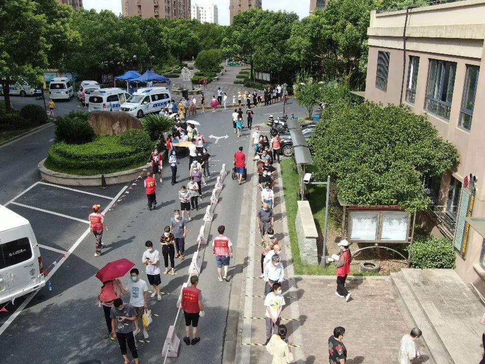 3个半小时,浦东心圆西苑5000余人完成第二次核酸检测,全部阴性!