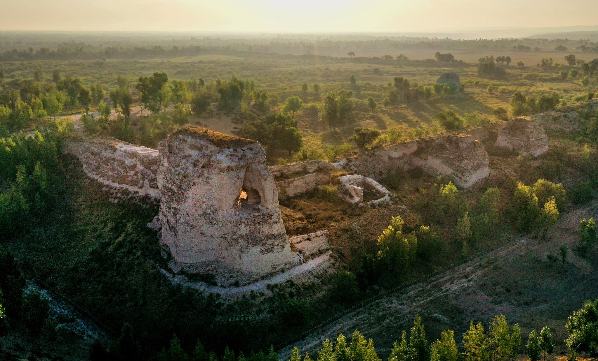 绿意盎然统万城
