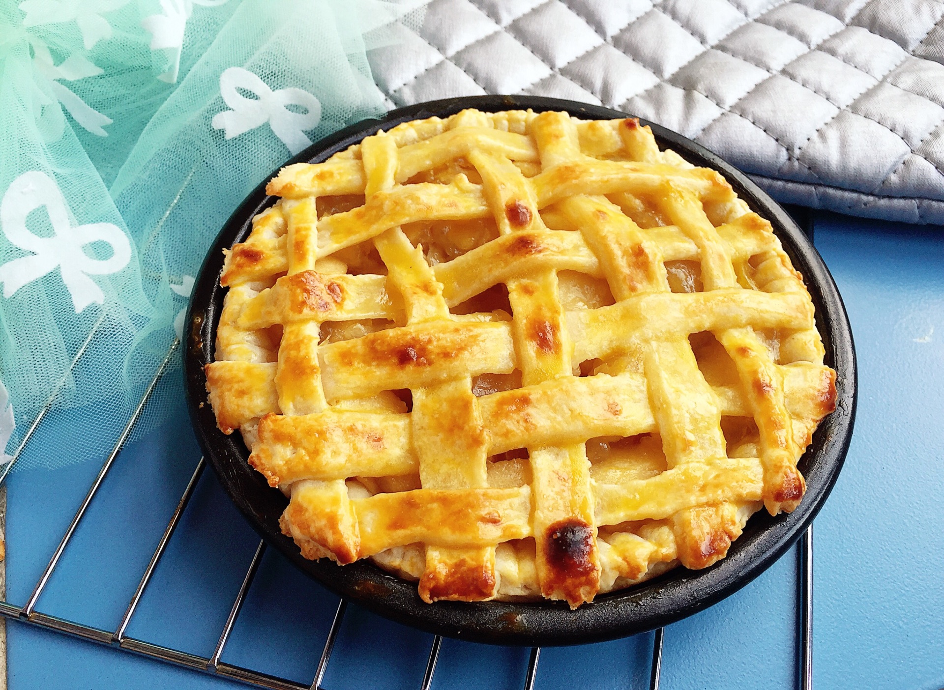 香软酸甜的苹果派,做法简单,家里挑食的小朋友都会抢着吃