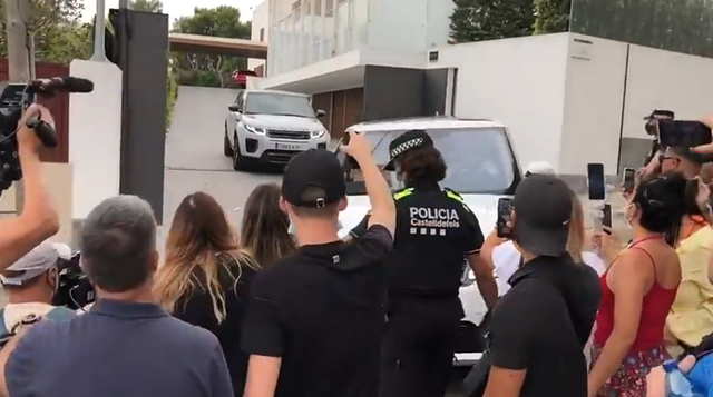 全球24小时直播梅西转会，已抵达法国领空，球场在铺红毯休闲区蓝鸢梦想 - Www.slyday.coM