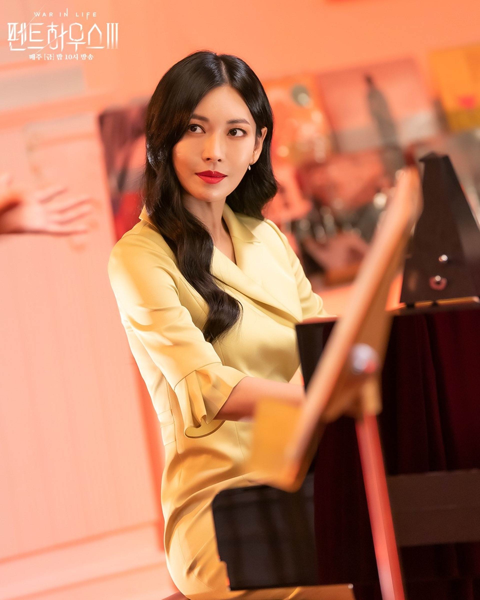 因顶楼爆火广告接到手软金素妍最新广告片大秀女人味