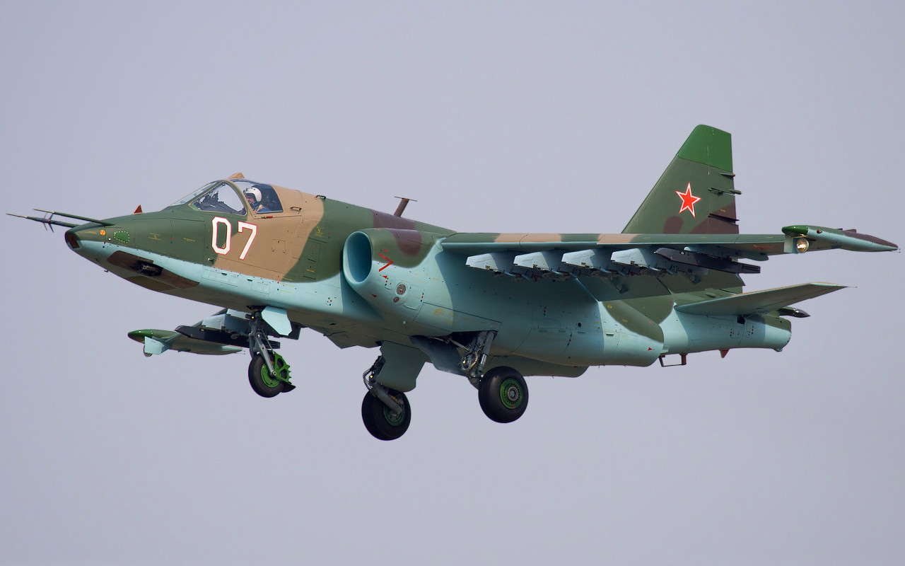 苏25攻击机能搭载各类火箭弹机动性能优越