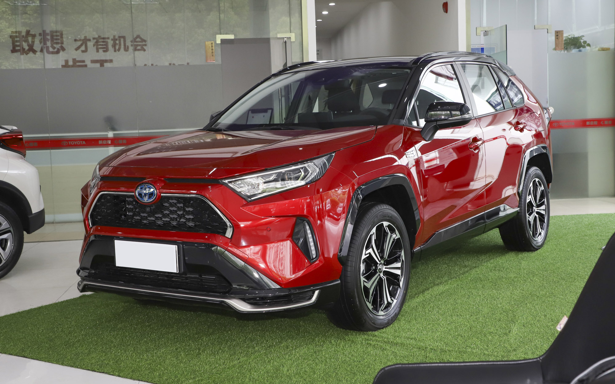 动力强劲的丰田荣放,25万起售,百公里油耗不到5升