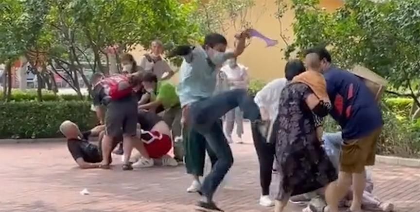 北京野生动物园两伙游客因口角打群架,围观动物当晚效仿互殴休闲区蓝鸢梦想 - Www.slyday.coM 北京野生动物园两伙游客因口角打群架,围观动物当晚效仿互殴休闲区蓝鸢梦想 - Www.slyday.coM