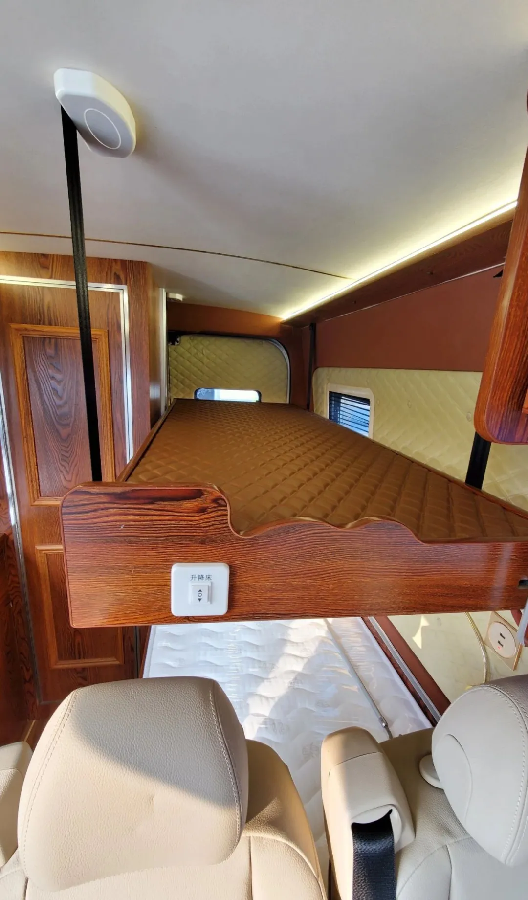 中式风格 48v电路 这款中房星耀纵床版b型房车你喜欢嘛?