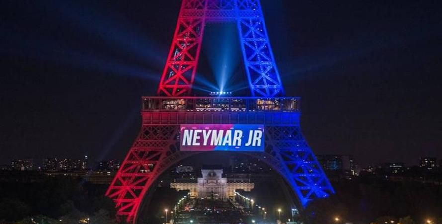 全家抵达机场!梅西父亲确认：我儿子将会在今天签约巴黎休闲区蓝鸢梦想 - Www.slyday.coM