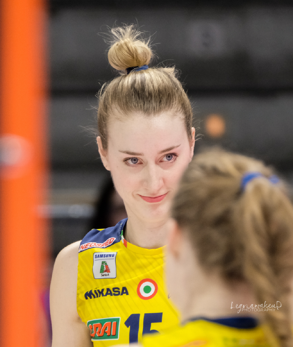 被中国球迷盛赞"美得动人心魄"|美国女排|希尔|女排_新浪新闻