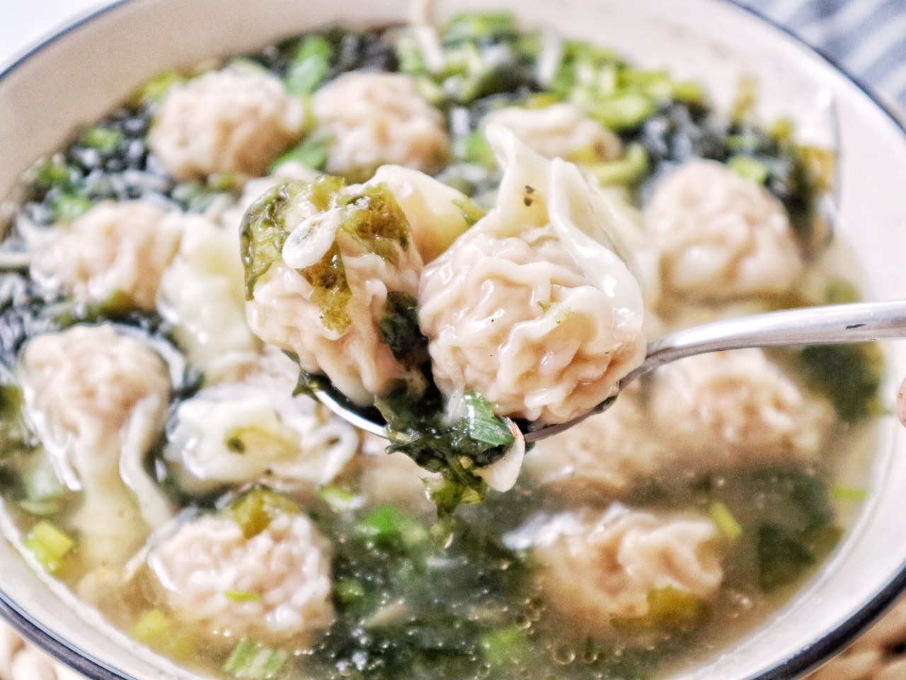 主食总吃米饭也不行猪肉虾仁馄饨做法简易鲜香美味