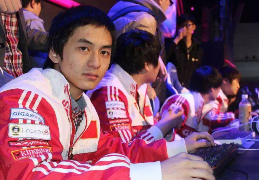 正文  而当年老we的无敌阵容,除了打野厂长还在役以外,其他的选手早已