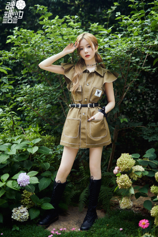 陈卓璇被认错当她穿上毒汁靴漫画腿辨识度太高