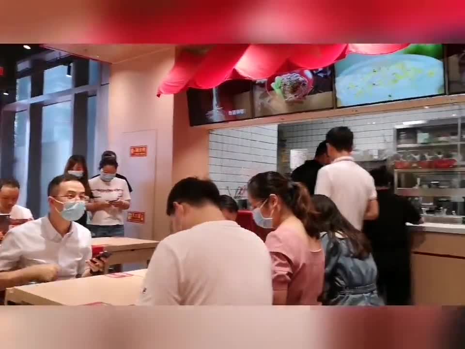 陆正耀u201c趣小面u201d106家店估值10亿，寻求1亿融资，大规模扩张暂缓陆正耀 